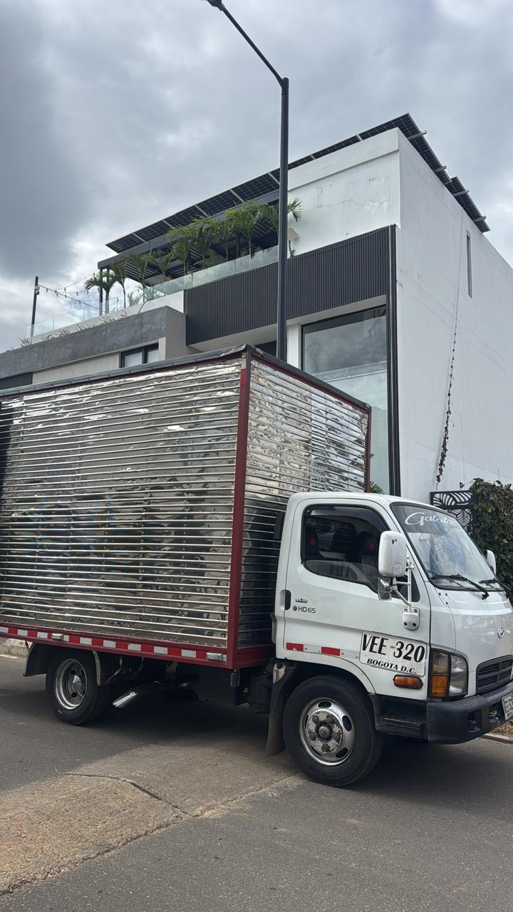 Camión de NG Mudanzas en traslado en Cúcuta
